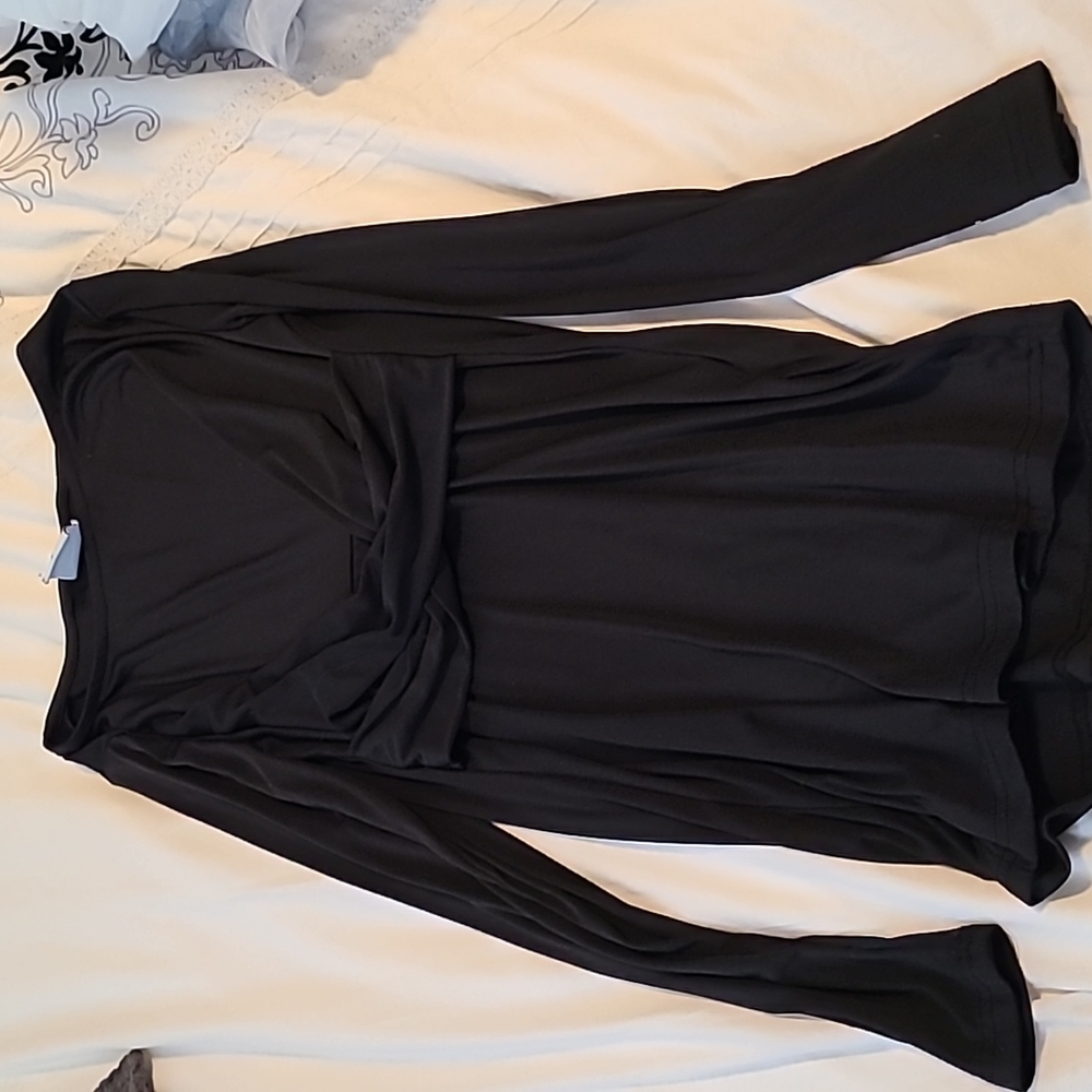 Mamalicious maternity size S black criss cross long sleeve top